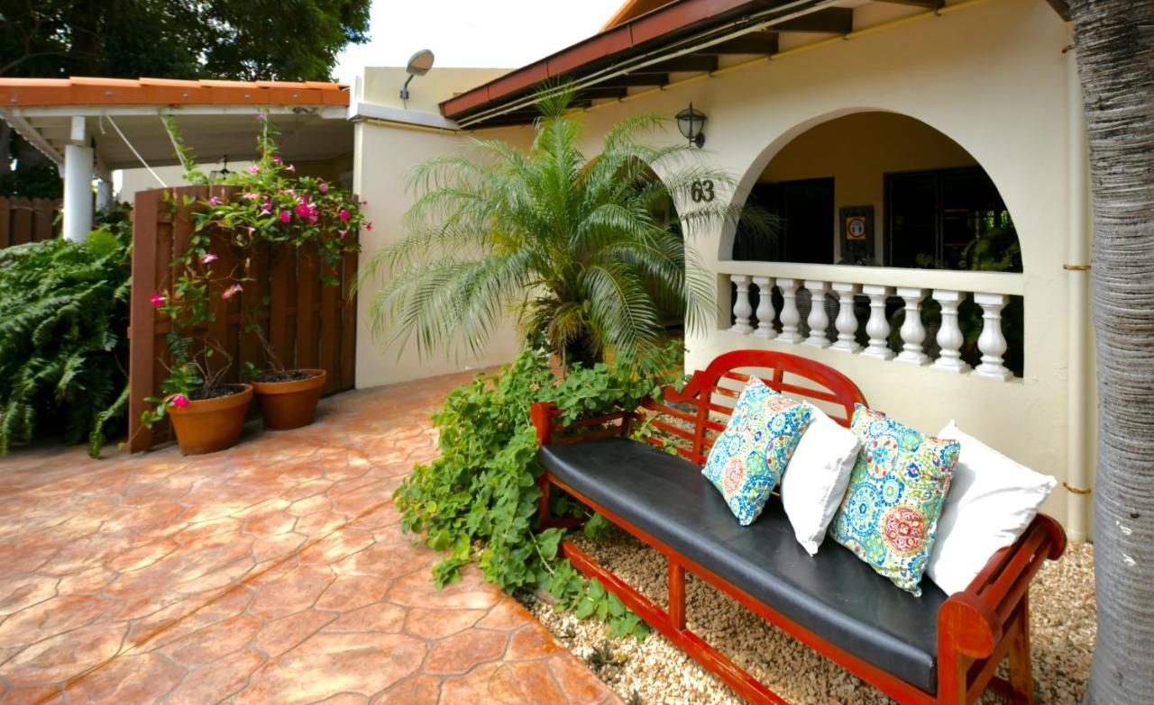 Wonders Boutique Hotel Oranjestad Exteriör bild