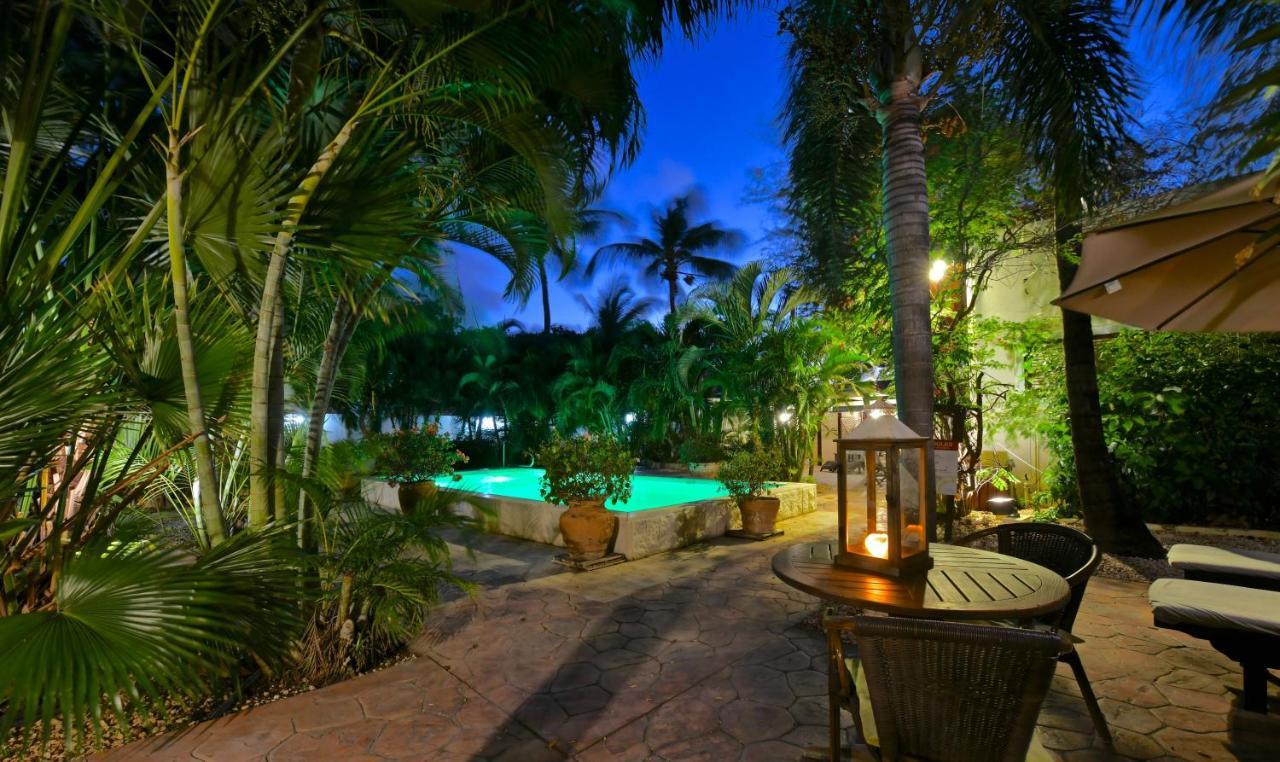 Wonders Boutique Hotel Oranjestad Exteriör bild